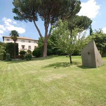 Sleeps 23 *