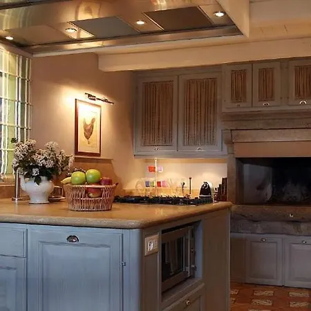 Sleeps 23 *