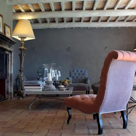Sleeps 23 *