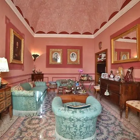 Villa Sleeps 23 *